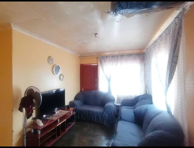 3 BEDROOM FREEHOLD FOR SALE IN JOUBERTON